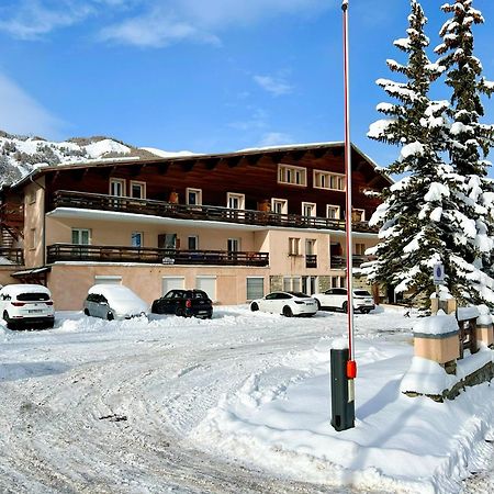 Vars, Appart Spacieux Renove 4 Couchages Dans Chalet 瓦尔 外观 照片
