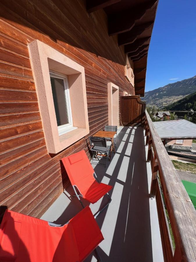 Vars, Appart Spacieux Renove 4 Couchages Dans Chalet 瓦尔 外观 照片