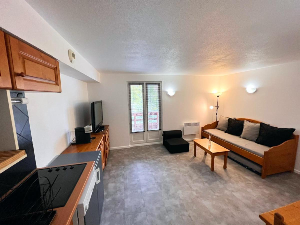 Vars, Appart Spacieux Renove 4 Couchages Dans Chalet 瓦尔 外观 照片