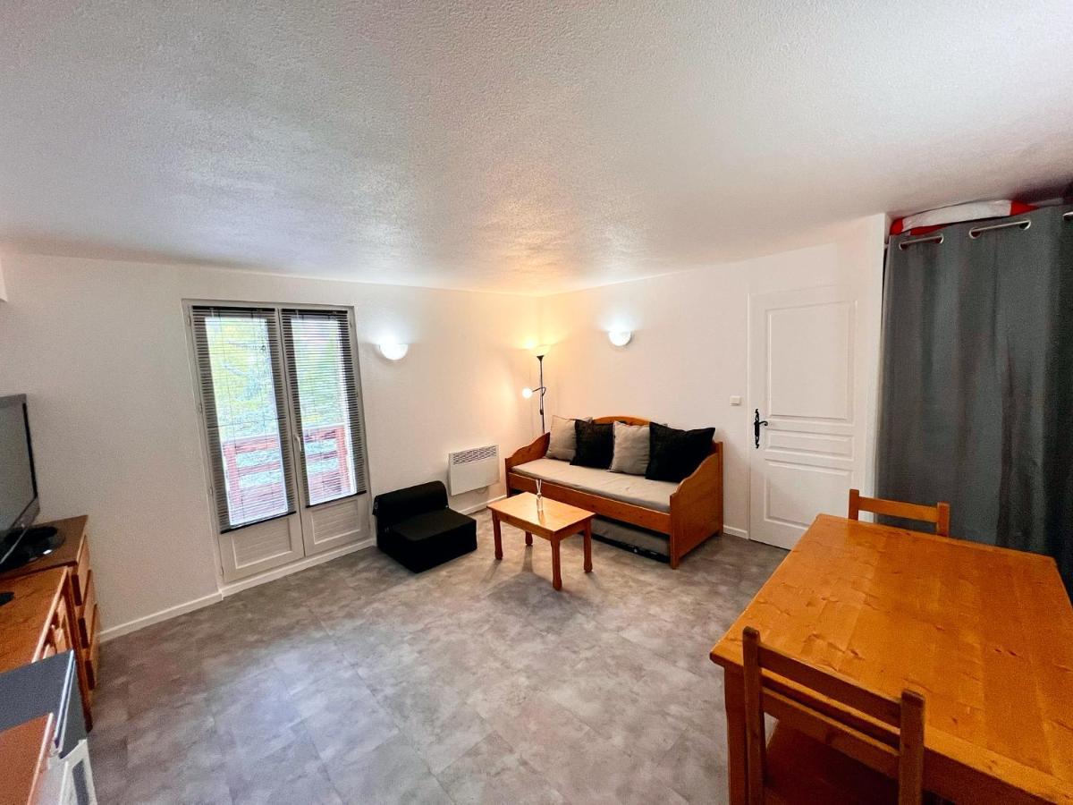 Vars, Appart Spacieux Renove 4 Couchages Dans Chalet 瓦尔 外观 照片